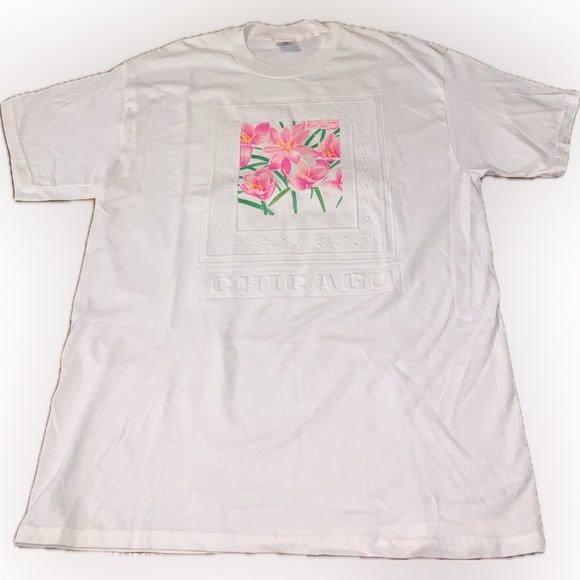 Vintage Style White Floral Embossed Frame Chicago T Shirt Delta L - Picture 2 of 5